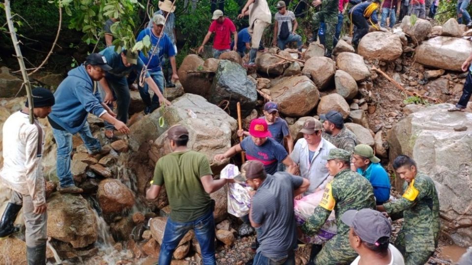 Un deslave, provocado por las fuertes lluvias en Tlatlaya, Estado de México dejó al menos cuatro muertos