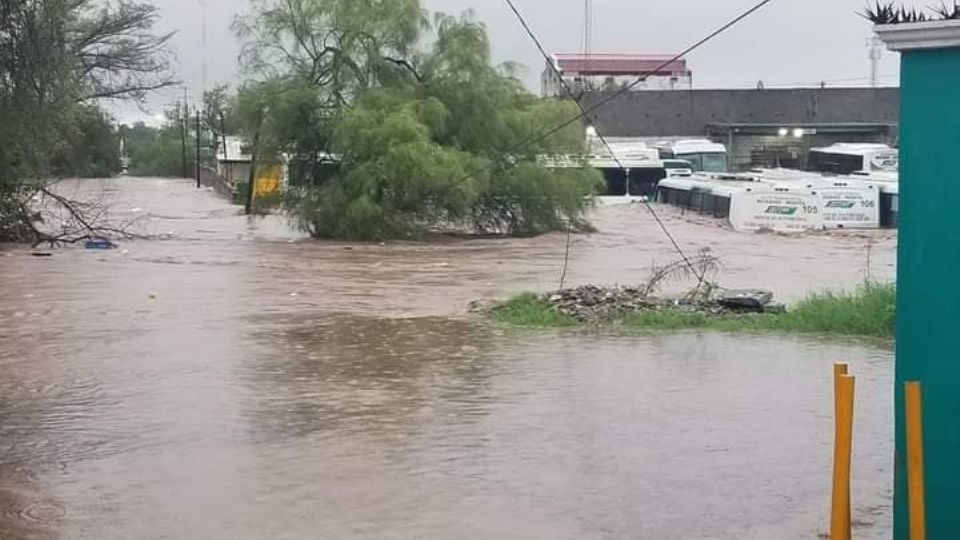 El 70 por ciento del municipio se encuentra inundado; dos hombres perdieron la vida