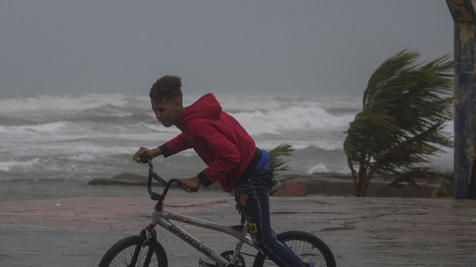 El huracán Fiona golpeó a Puerto Rico causando un corte de energía en la isla que perdurado hasta este miércoles

