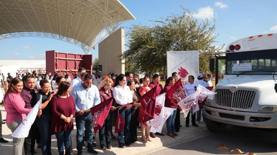 La alcaldesa Carmen Lilia Canturosas Villarreal dio el banderazo en la Preparatoria 'José Vasconcelos''.