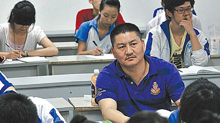 Estudiante lleva 26 años rechazado por la universidad... vuelve a presentar examen de admisión