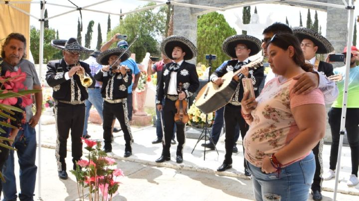 Llevan serenata a Heidi Mariana por su fecha de cumpleaños