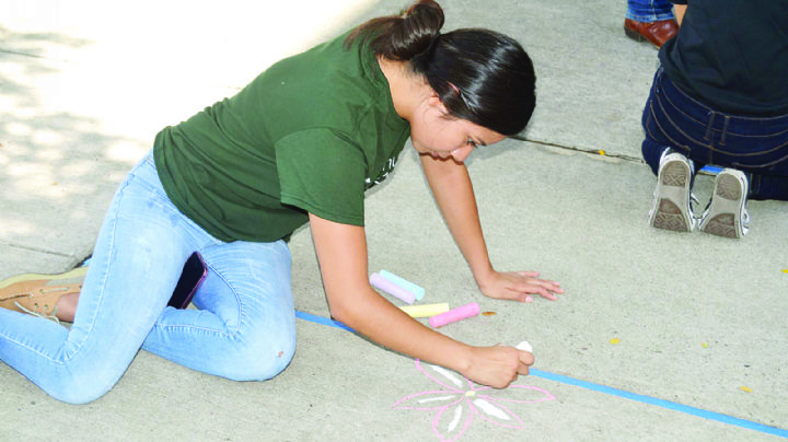 Se quitan la vida 54 personas