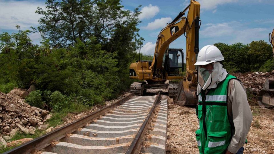 Los rieles de lo que será el Tren Maya se van colocando por tramos