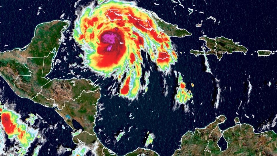 El huracán Ian se intensificará a través de su paso por el caribe, alcanzando en próximos días la categoría 2