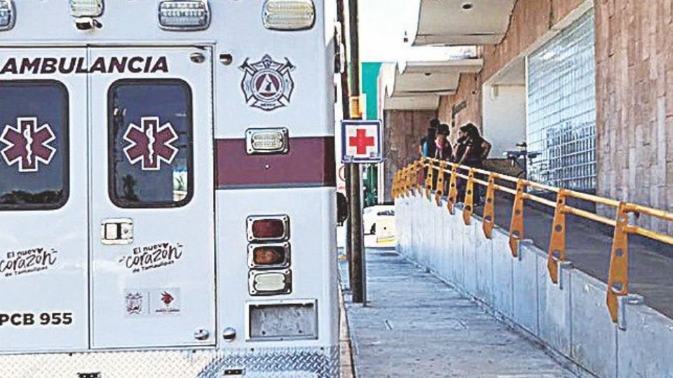 La mujer fue atendida en el IMSS por diversas lesiones y la mantuvieron internada.