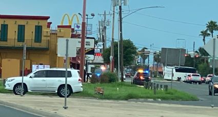 Se mete con auto a restaurante Popeyes en Laredo, Texas y atropella a dos