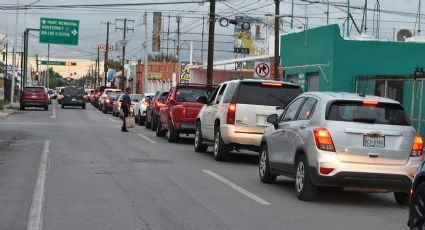 Se forman filas enormes para cruzar a Laredo, TX