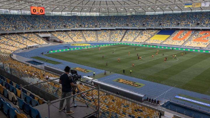 Ucrania reinicia liga de futbol, en medio de la guerra con Rusia