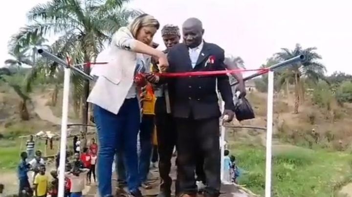 Inauguran puente en El Congo; se cae al cortar el listón | VIDEO