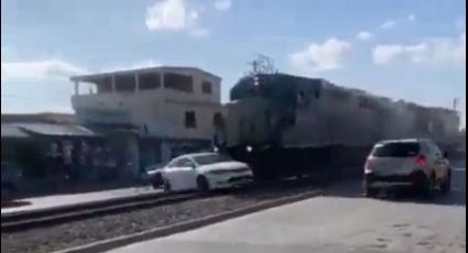 Tren arrastra a un auto en Tamaulipas por más de 50 metros | VIDEO