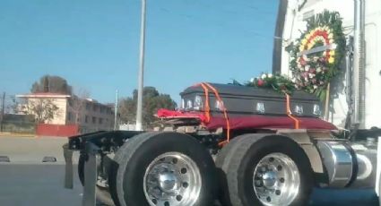 Tráiler transportó ataúd durante una caravana fúnebre en Saltillo | VIDEO