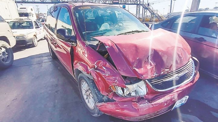 Herido y atrapado dentro de vehículo en Calzada de Los Héroes