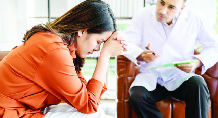 Mujeres buscan ayuda por depresión; también enfrentan ansiedad, estrés e ideas suicidas