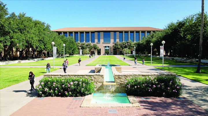 Ofrece TAMIU cursos en línea para semestre de primavera