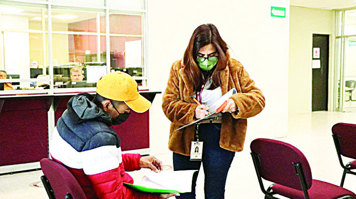 Entregan hoy tarjetas bancarias para beca Una Nueva Era