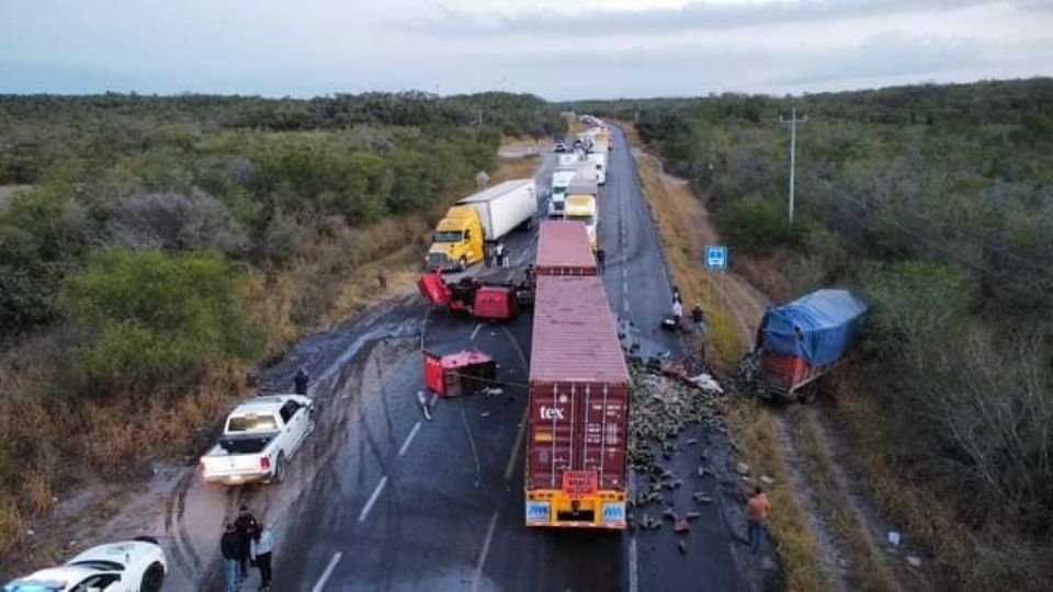 Carreterazo deja un trailero muerto