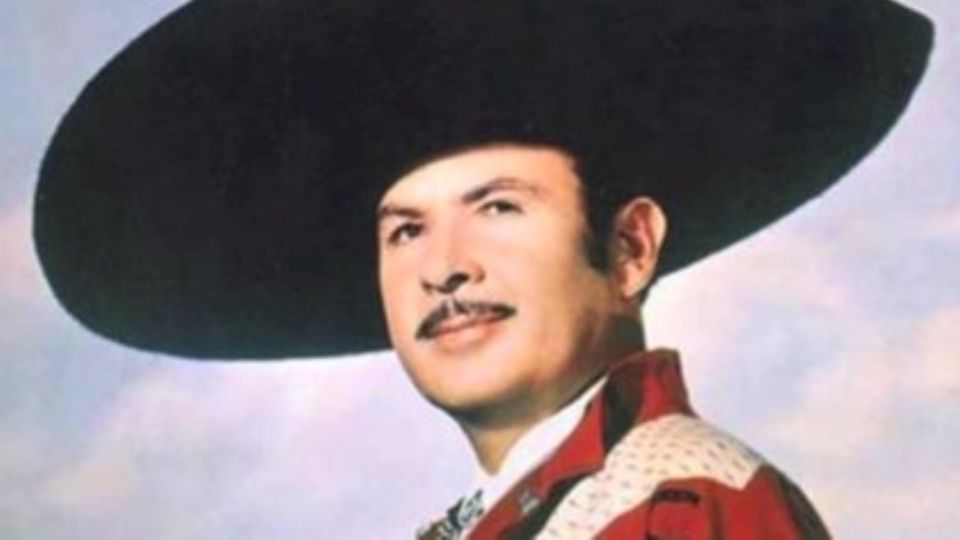 Se dice que el cantante de ranchero, Antonio Aguilar, era compadre de Ernesto Fonseca Carrillo