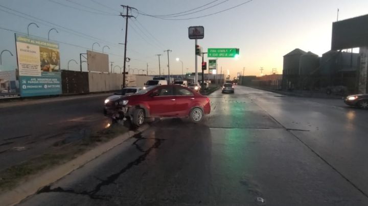 Chocan y abandonan vehículos en Nuevo Laredo