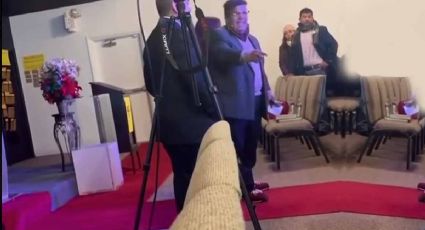 Pastor corre a miembros de iglesia por diezmo: usó policías | VIDEO