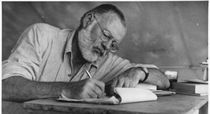 Ernest Hemingway y cómo burló a la muerte dos veces seguidas