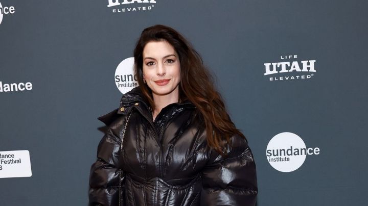 Anne Hathaway muestra su lado más salvaje en París | VIDEOS