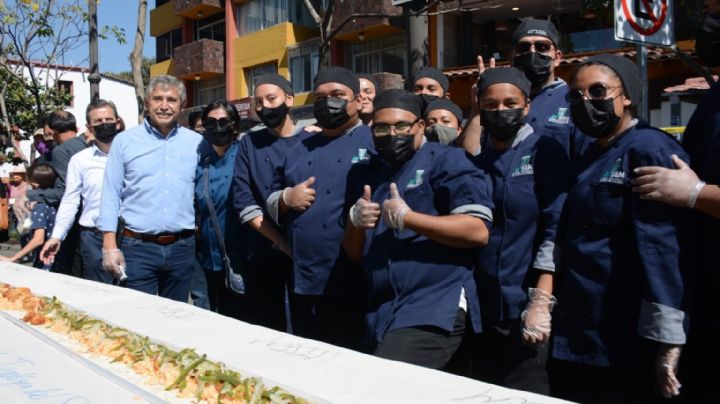 En Morelos rompen Récord Guiness por el taco de guisado más grande del mundo