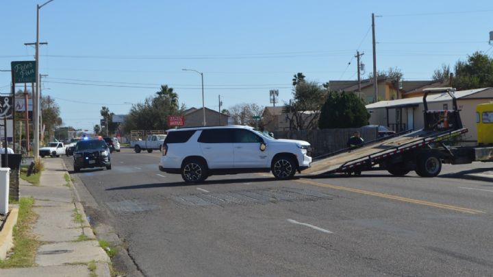 Cierran camino Calton en Laredo, Texas, por tubería rota