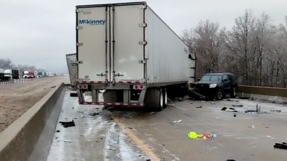 Hay choques importantes por el hielo negro en tEXAS