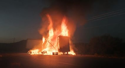 Incendio de caja de tráiler en carretera de Jaumave cierra totalmente la vialidad