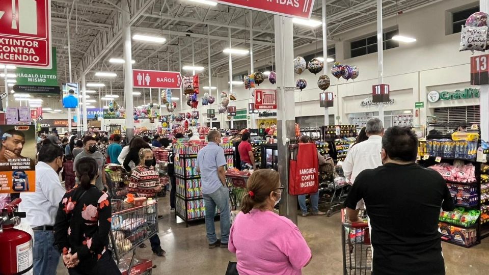 Tiendas de autoservicio y panaderías ya están vendiendo las Roscas de Reyes.