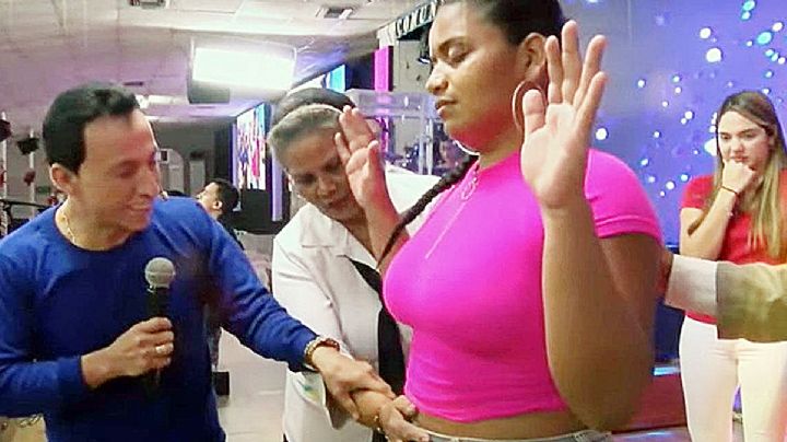 Pastor cumple propósitos de año nuevo: les hace lipos a sus seguidores con puras oraciones