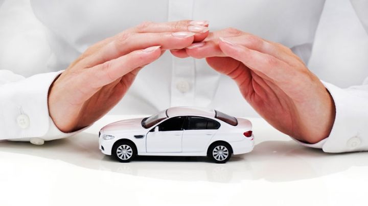 ¿Sabes cómo funciona tu seguro de auto si te lo roban durante una balacera o bloqueo?