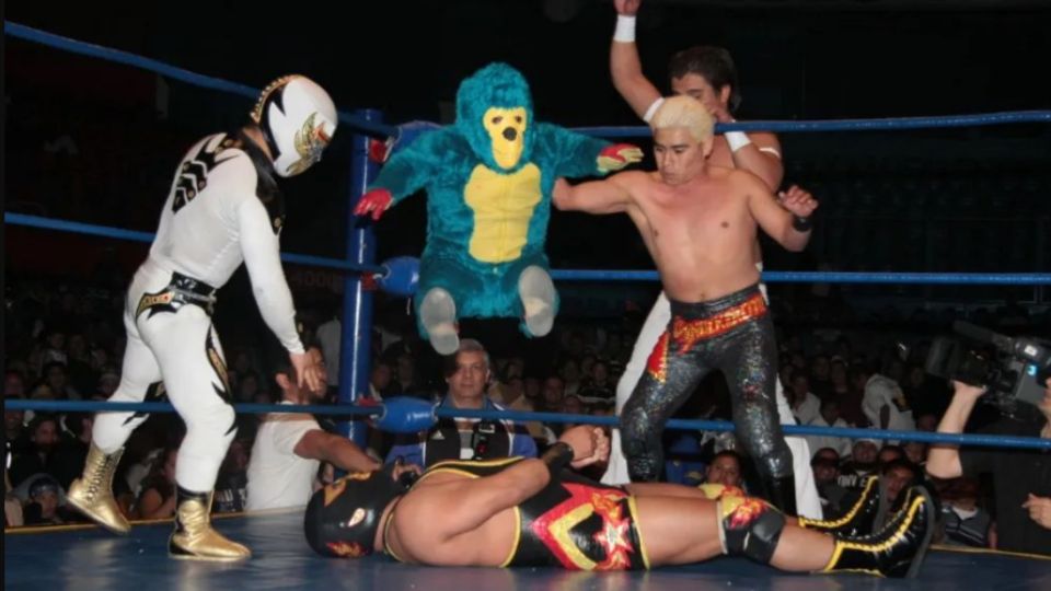 El carismático luchador dio una noticia a sus fans.