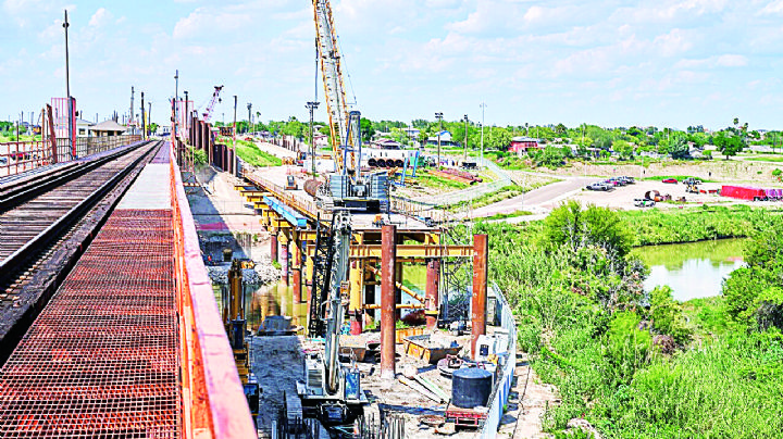 Duplicarán el cruce de carga por ferrocarril