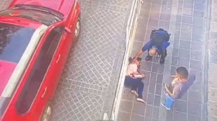 Regidor cae desde segundo piso de presidencia municipal; investigan los hechos | VIDEO