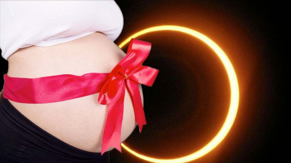 Hay mujeres que usan un listón rojo o un seguro de petal en la panza durante un eclipse