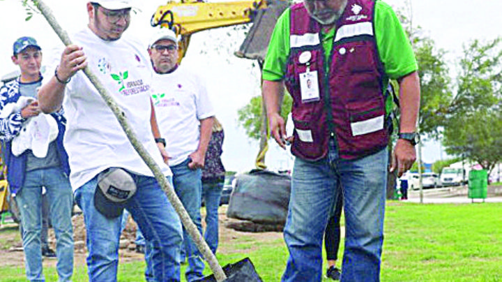 Arranca jornada de reforestación de 600 árboles en Nuevo Laredo