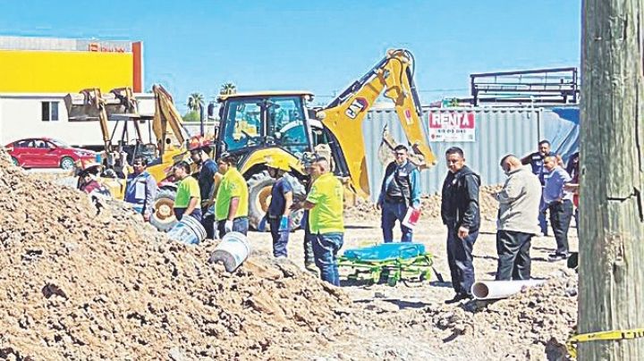 Así fue el derrumbe en zanja en Reforma y Lago de Chapala; dos hombres quedaron atrapados