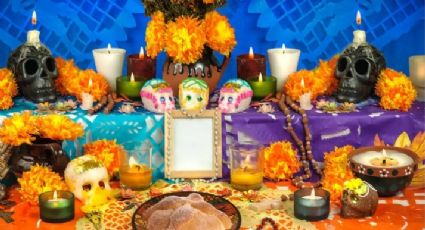 Además de cempasúchil, qué otras flores se pueden poner en el altar de muertos