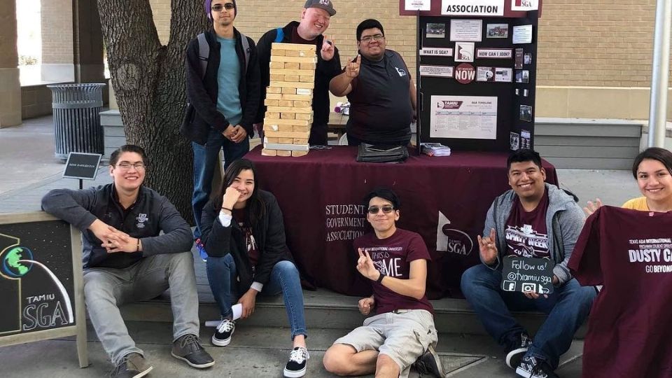 Alumnos de TAMIU