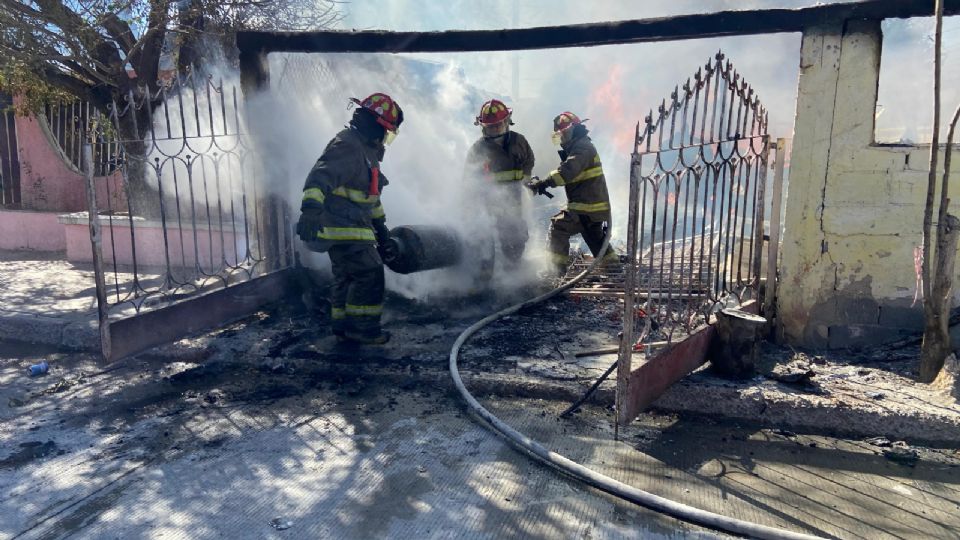 Bomberos arriesgaron la vida