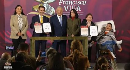 AMLO firma convenio con Teletón; ayudará a personas con discapacidad