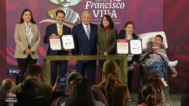 AMLO firma convenio con Teletón; ayudará a personas con discapacidad