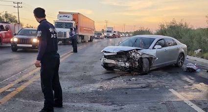 Ebria y 'veloz' conductora causa espectacular choque con tráiler en Segundo Anillo Periférico