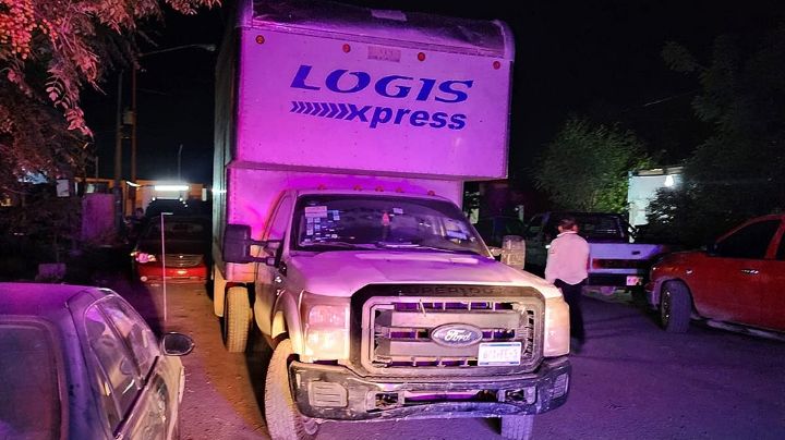 Chofer de camión choca auto estacionado y lo abandona en Valles de Anáhuac