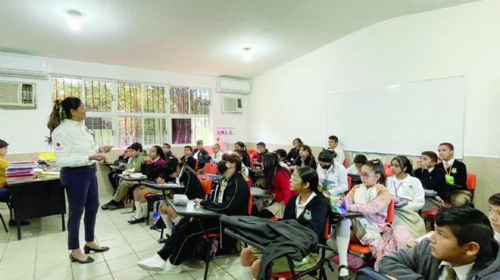 Reciben pláticas de cultura vial niños de primaria Arquímedes Caballero