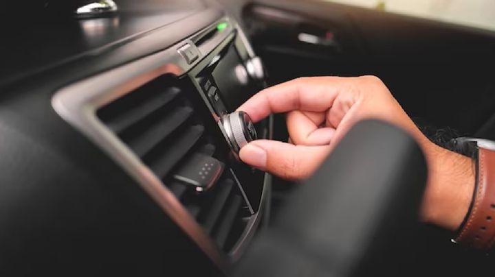 ¿Por qué le bajas a la música cada vez que empiezas a estacionar tu auto?