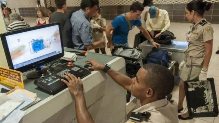 ¿Vas a viajar a Estados Unidos y llevas medicamentos?; te decimos cómo declararlos