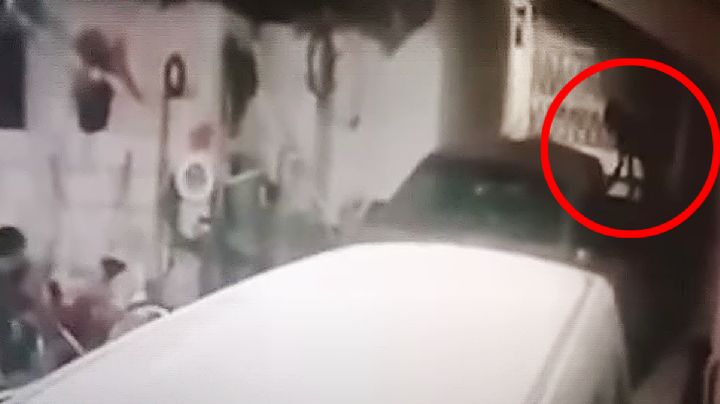 Captan a supuesto nahual gigante en una cochera en Nava, Coahuila | VIDEO